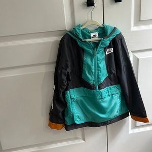 NWT. Boys pullover windbreaker with hood